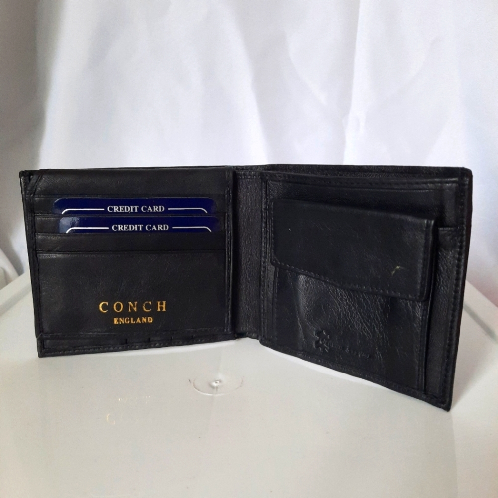 *BNWOT* Conch genuine leather wallet